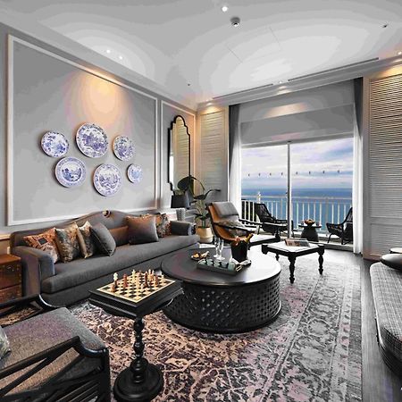 Hualien Farglory Hotel Yanliau Buitenkant foto The living room of a suite at The Oberoi, Mumbai