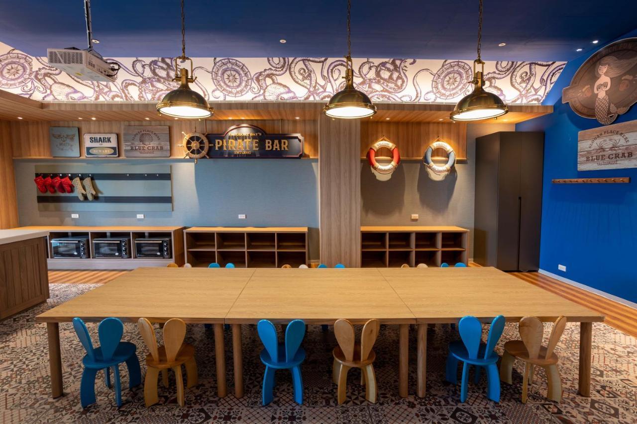 Hualien Farglory Hotel Yanliau Buitenkant foto The interior of the Phome Bar
