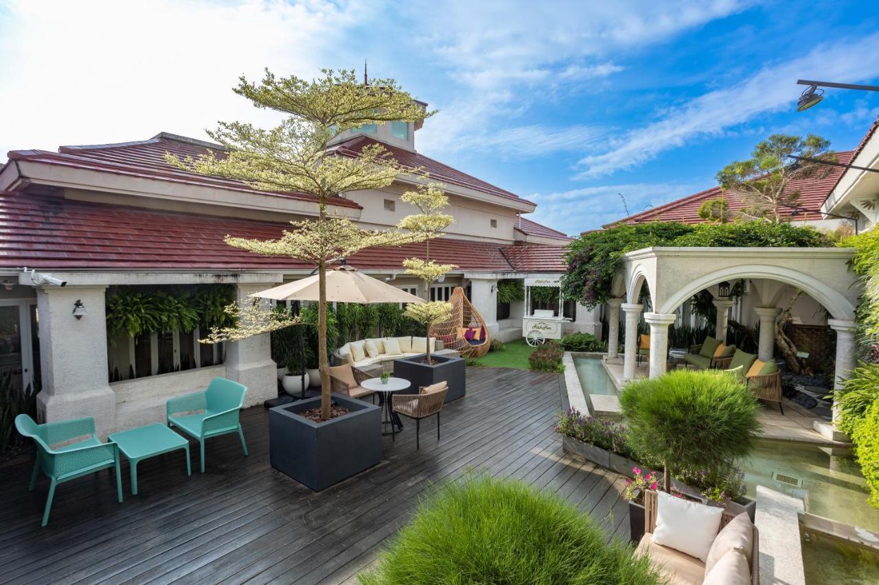 Hualien Farglory Hotel Yanliau Buitenkant foto The courtyard of the hotel
