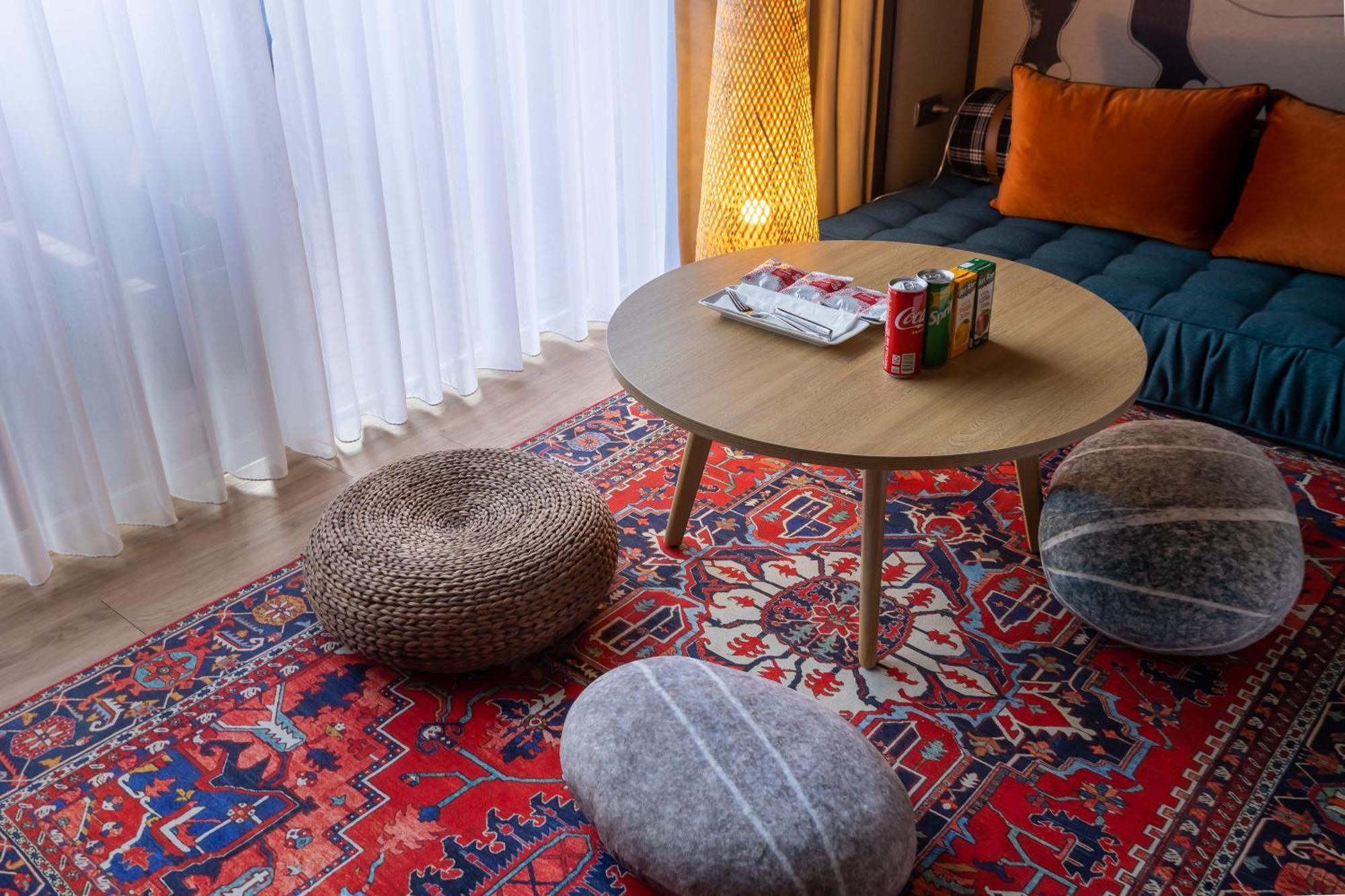 Hualien Farglory Hotel Yanliau Buitenkant foto A carpet in a living room