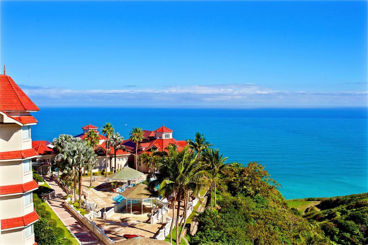 Hualien Farglory Hotel Yanliau Buitenkant foto View of the ocean from the resort